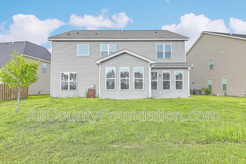 Summerville House: 431 Flat Rock Ln