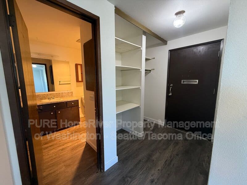 Burien Apartment: 417 SW 155th St