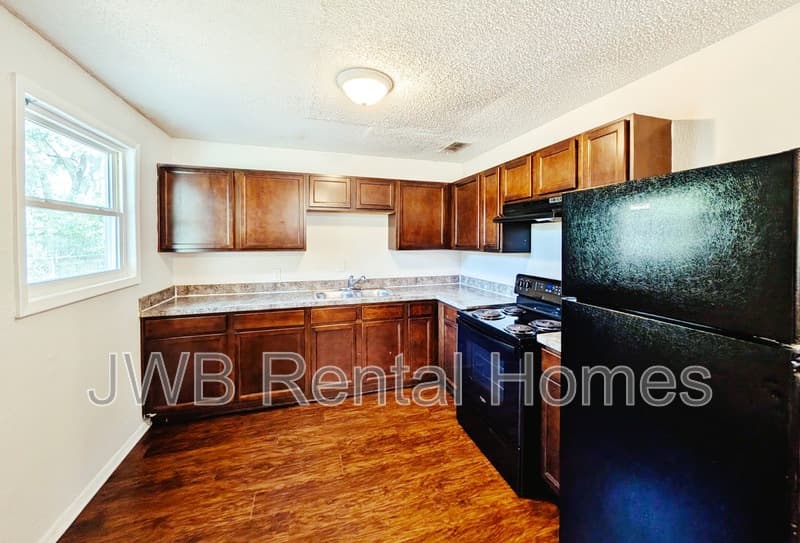 Jacksonville House: 6735 Miss Muffet Ln N