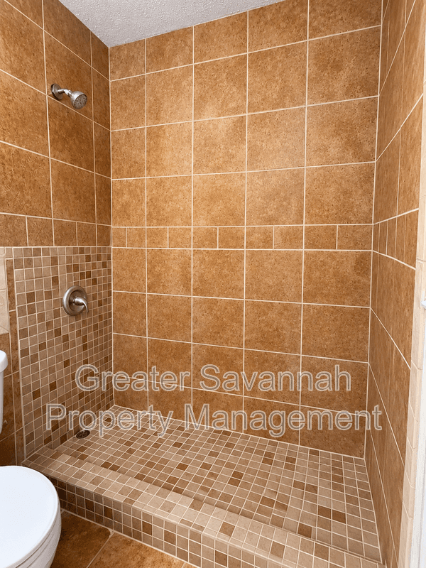 Savannah House: 902 Old Mill Road