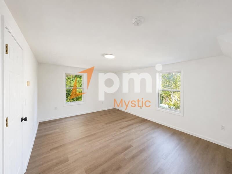 Mystic House: 106 Deerfield Ridge Dr
