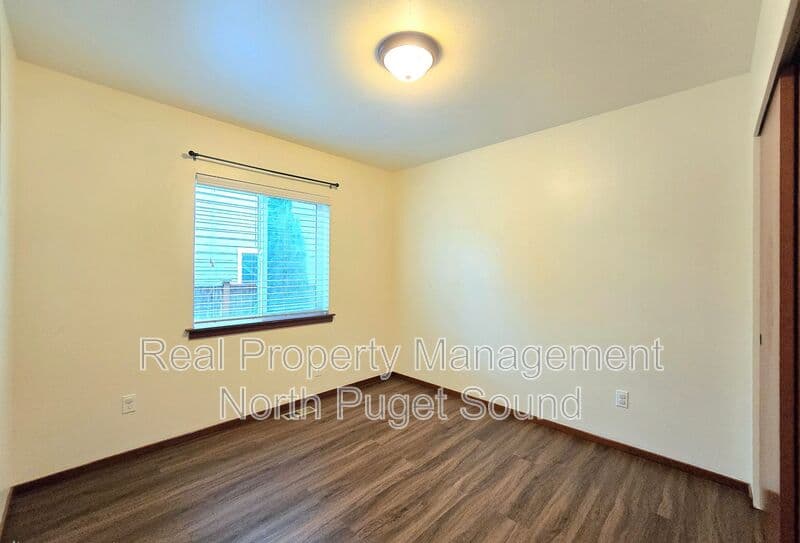 Stanwood House: 28602 74th Dr NW