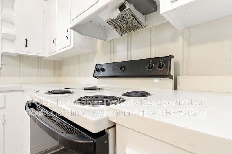 Columbia House: 3624 Live Oak St