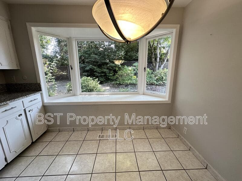 Keizer House: 1458 Greenwood Drive Northeast