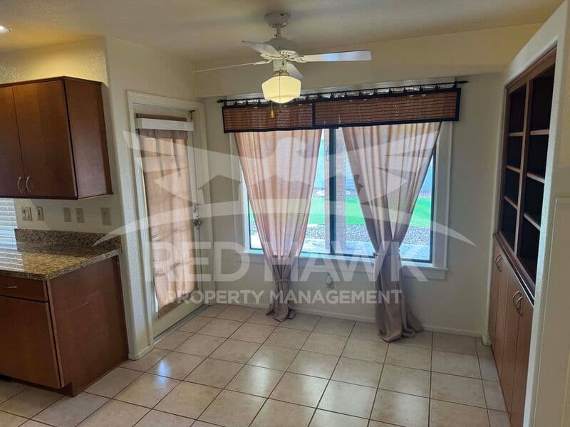 Tempe House: 25 W La Vieve Ln