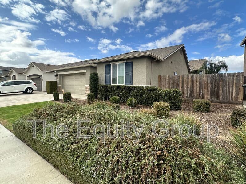 Visalia House: 2231 South Lebec St