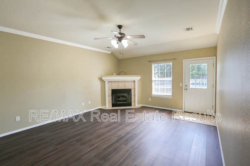 Centerton House: 1071 Evergreen St