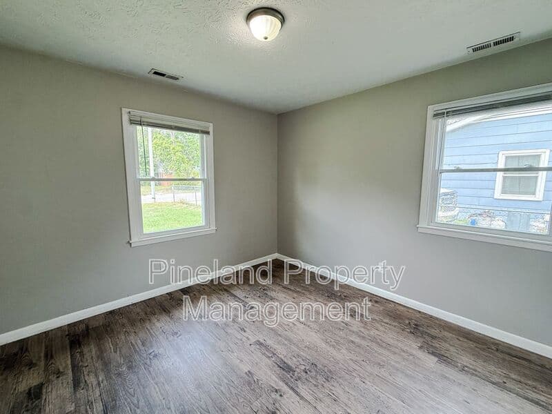 Fayetteville House: 2233 Delta Dr