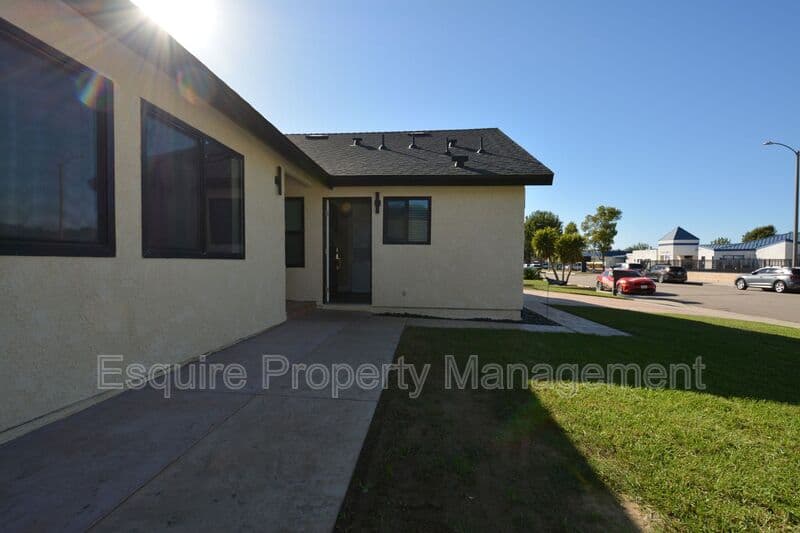 CAMARILLO House: 850 1/2 AILEEN ST
