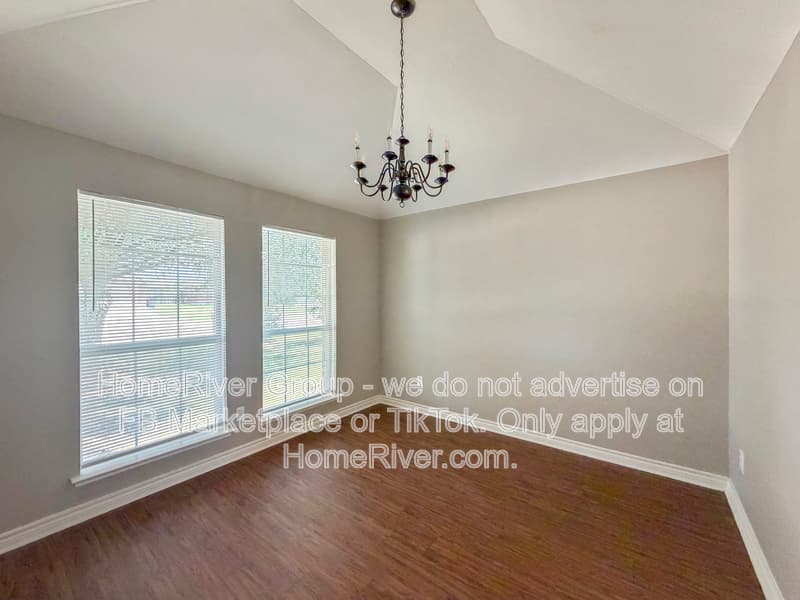 Anna House: 313 Charleston Dr