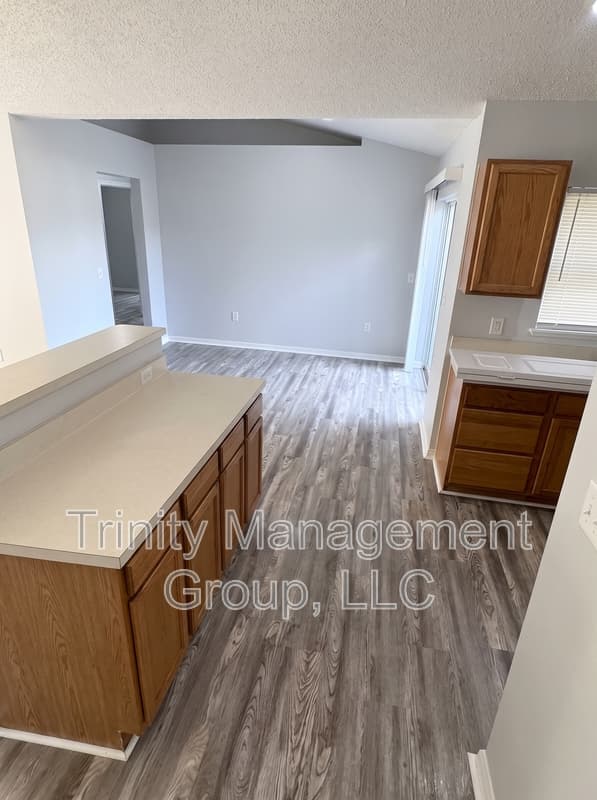Spring Hill House: 6133 Airmont Drive