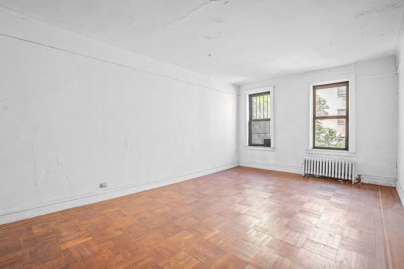 New York Condo: 105 Bennett Ave