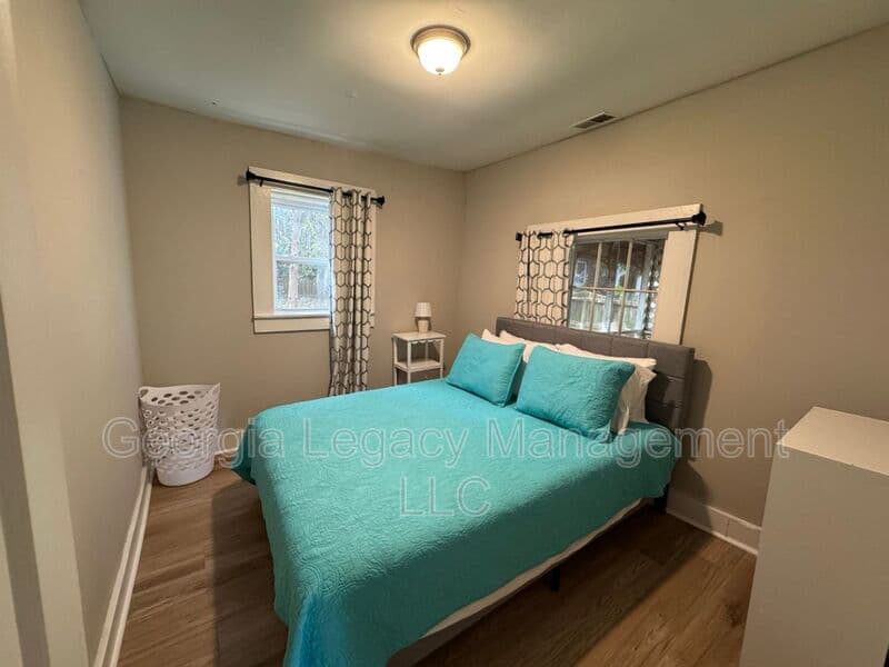 Athens House: 275 Boulevard Heights