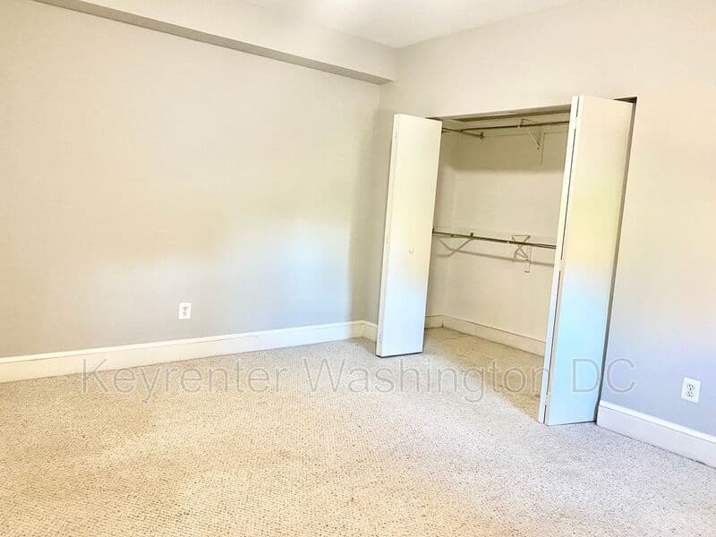 Washington Condo: 3010 Wisconsin Ave, NW