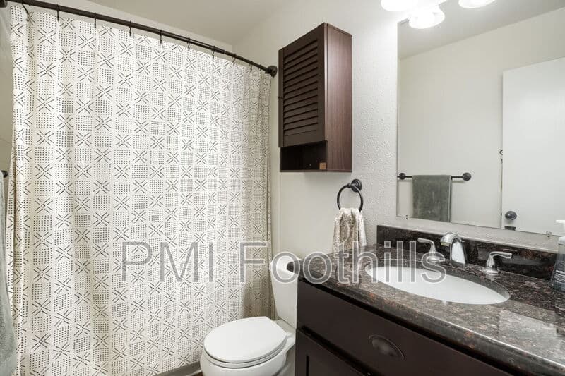 Lakewood Townhome: 5428 West 17th Avenue