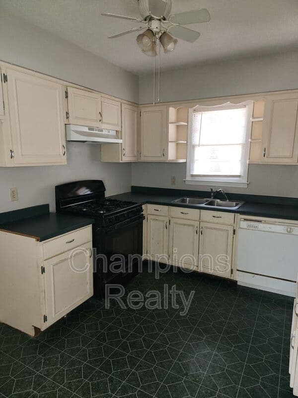 Columbus House: 5415 Eugenia Ave