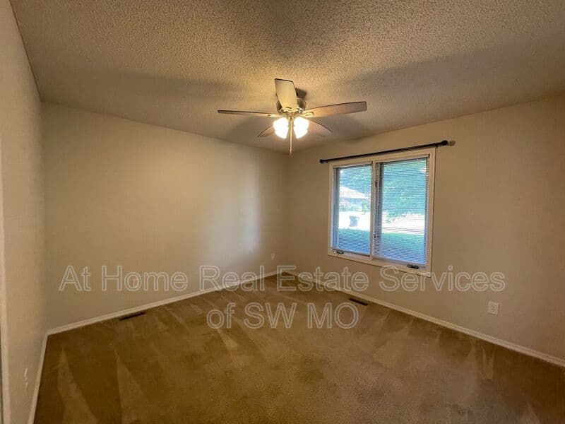 Springfield House: 4137 S Parkcrest