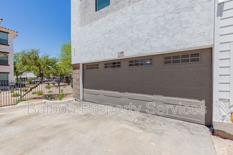 Mesa Townhome: 1318 S 105th Pl