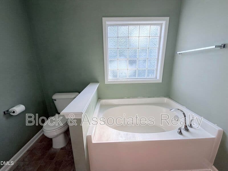 Holly Springs House: 536 Gooseberry Dr