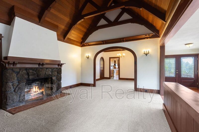 Honolulu House: 2910 Nanihale Place