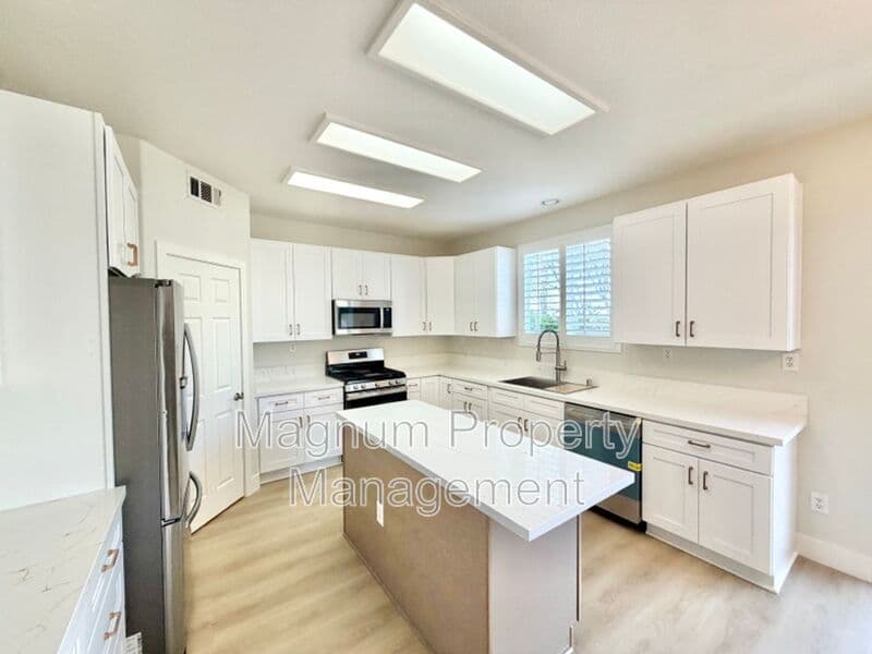 Temecula House: 46383 Vianne Ct