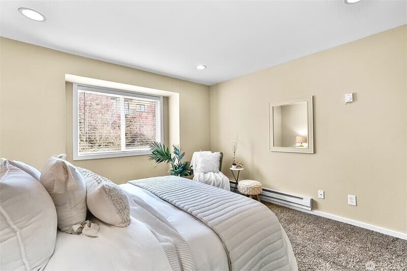 kirkland Condo: 629 Kirkland Way