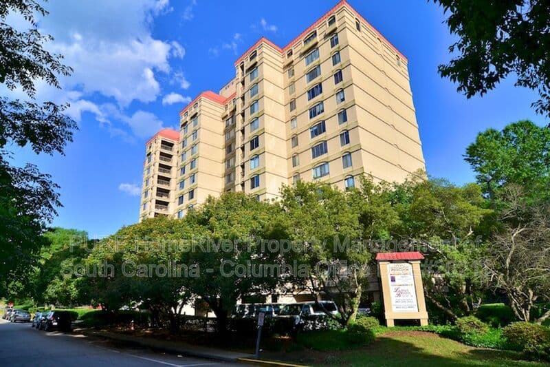 Columbia House: 1600 Park Cir