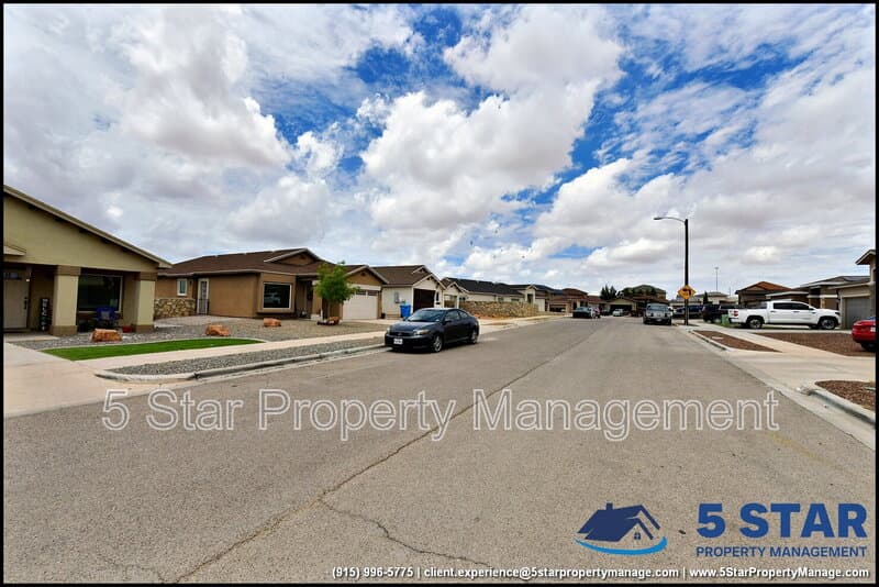 El Paso House: 872 Colbert Shapleigh Place !!
