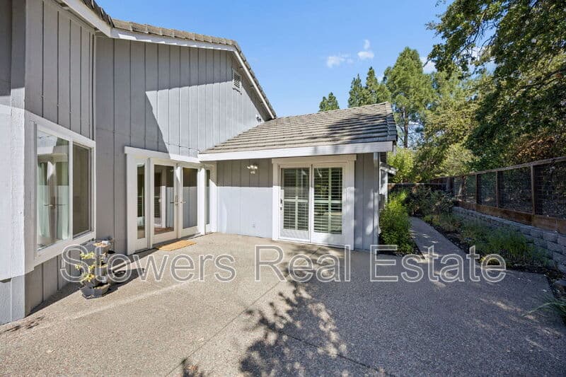 Pleasant Hill House: 26 Driftwood Court