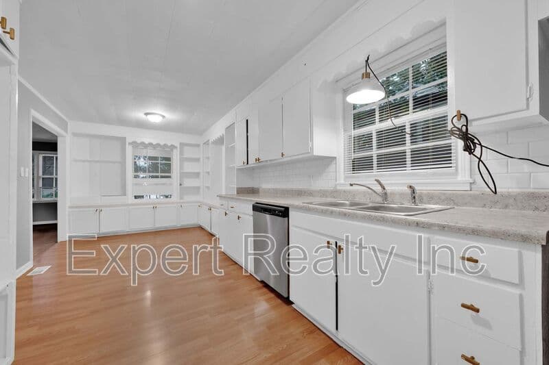 Birmingham House: 900 75th St S