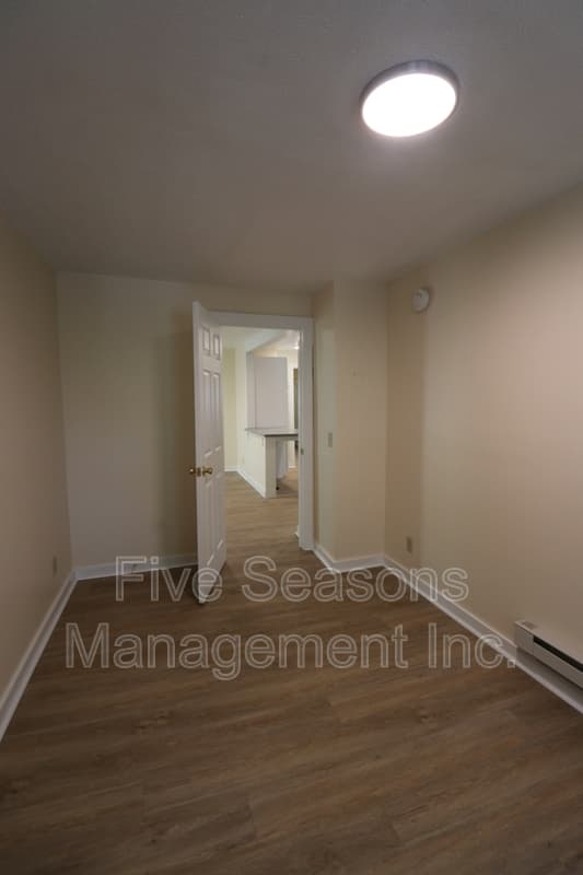 Burlington Condo: 63 King Street - B