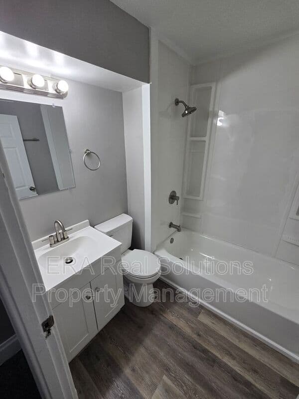 Columbus Condo: 2557 Sullivant Ave