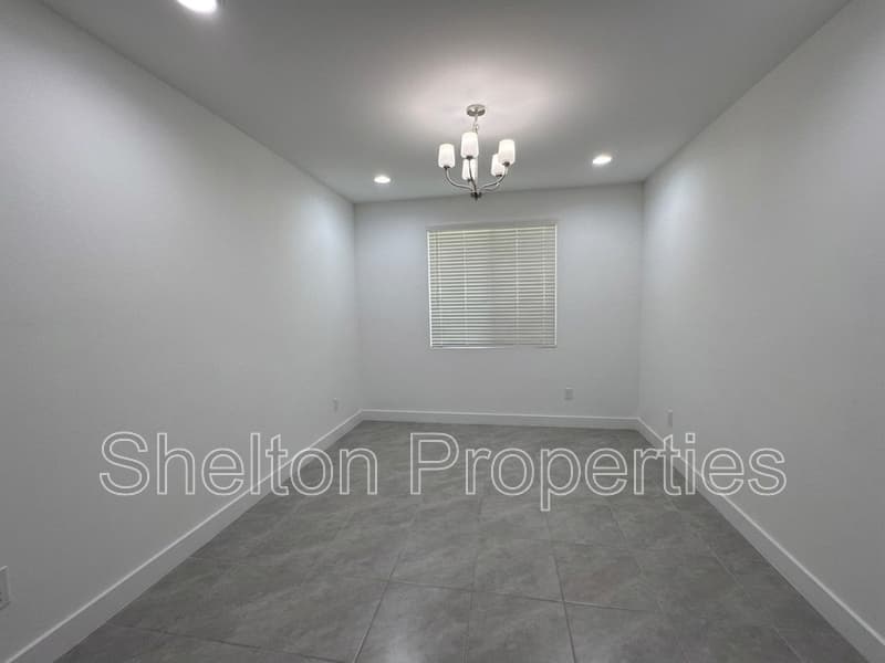Avondale House: 10213 W Fairmount Ave
