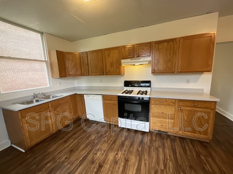 York House: 231 W Jackson St