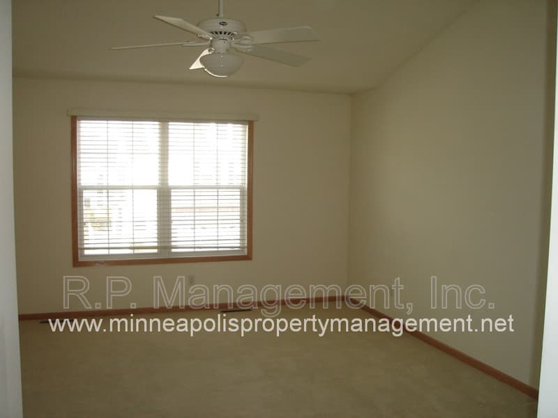 Apple Valley Townhome: 15220 Florist Cir