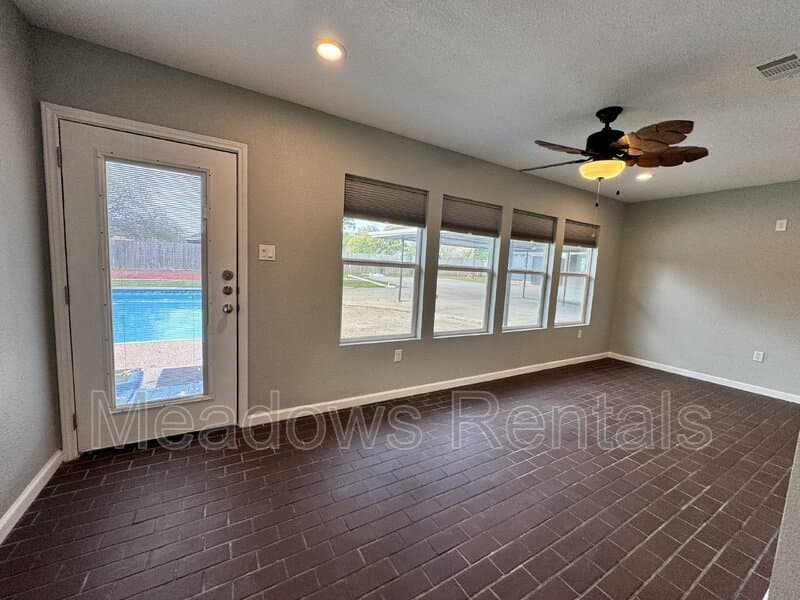 Lorena House: 140 Towne West Drive