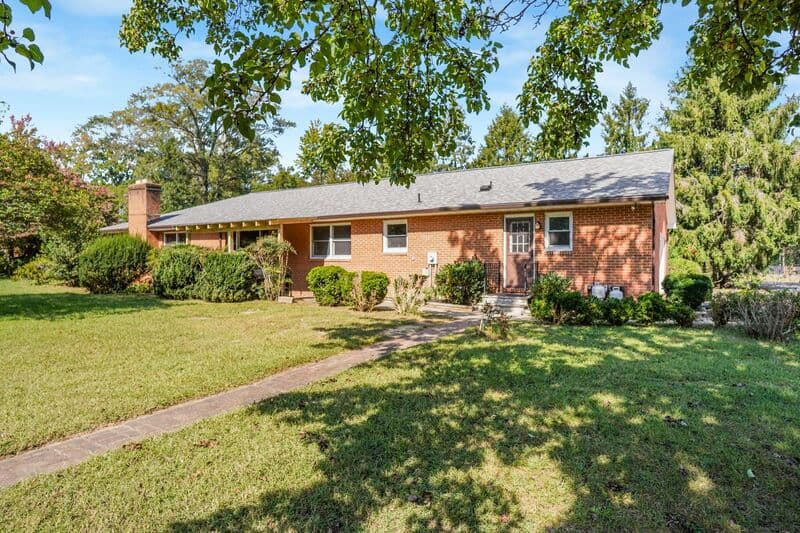 Spotsylvania House: 10003 Courthouse Rd