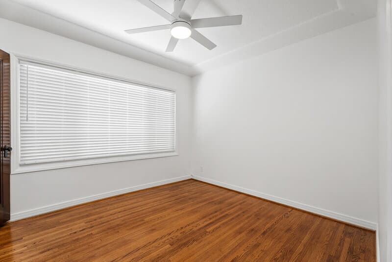 Long Beach House: 76 Roycroft Avenue