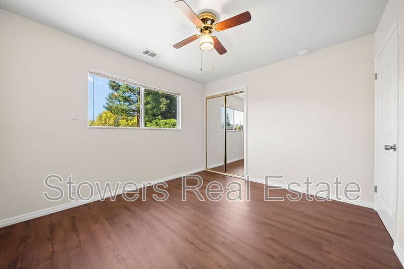 Danville House: 275 Cameo Dr