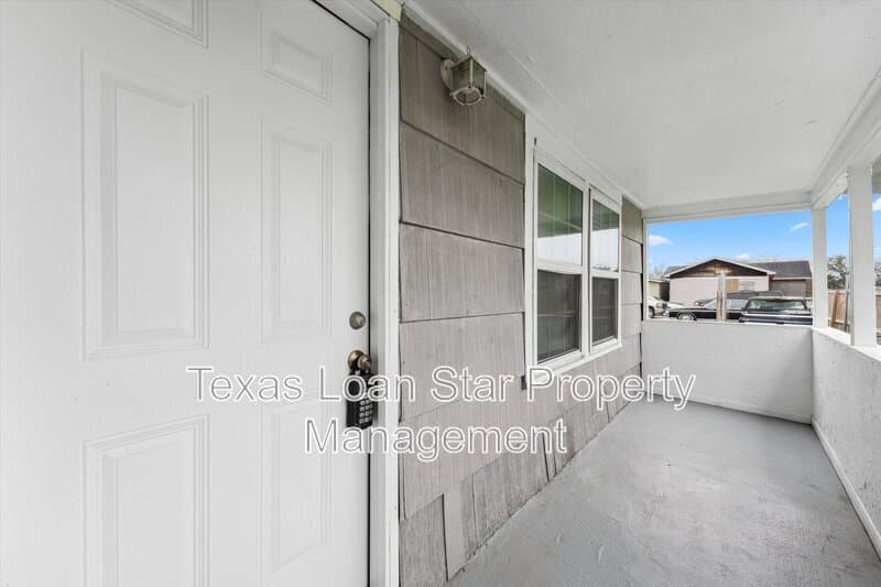 Houston House: 1107 Defender Street