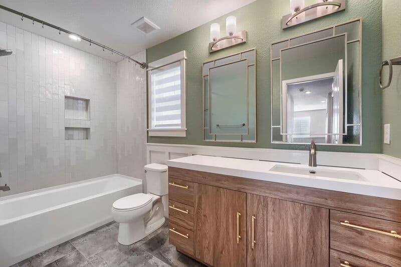 Aurora House: 6181 N Malaya St
