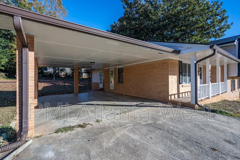 College Park House: 2135 Knighton Drive