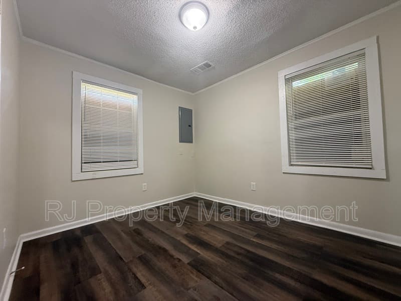 Memphis House: 1242 Airways Blvd