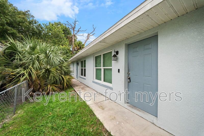 FORT MYERS House: 1912 FRENCH ST