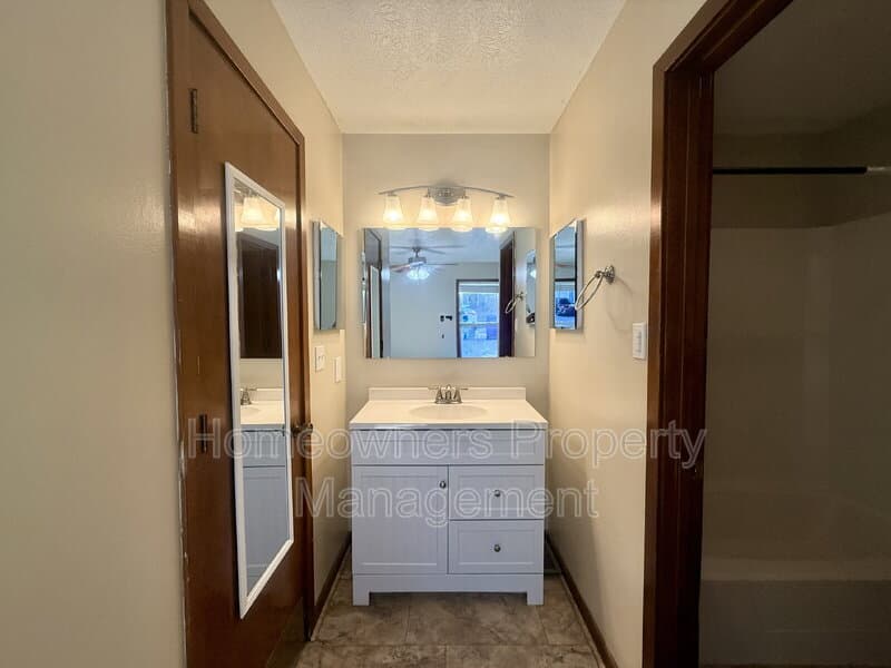 Fayetteville House: 4436 Briton Circle