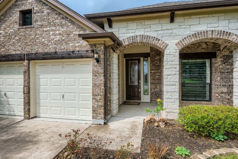 Round Rock House: 400 Entrada Way