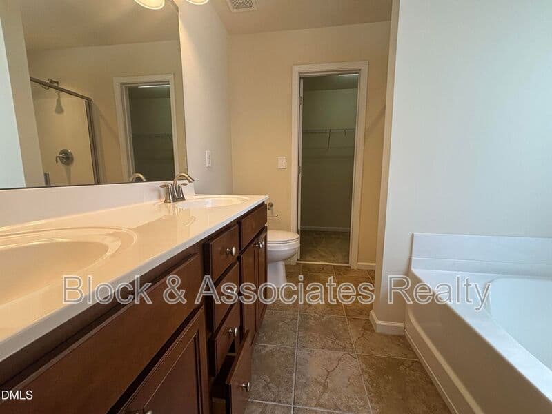 Wake Forest House: 1429 Kirkwood Hill Way
