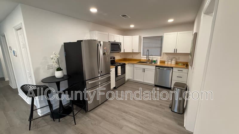 Goose Creek House: 212 Ellen Street