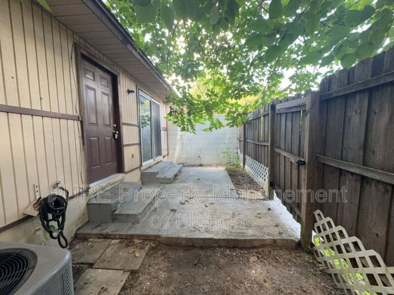 Ocala House: 1970 SE 40 Street Rd