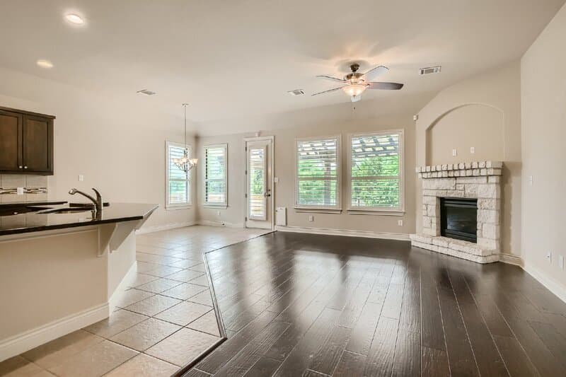 Round Rock House: 400 Entrada Way